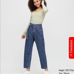 Women belted pleated jeans